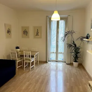 Apartment Elegante In Centro, Milan